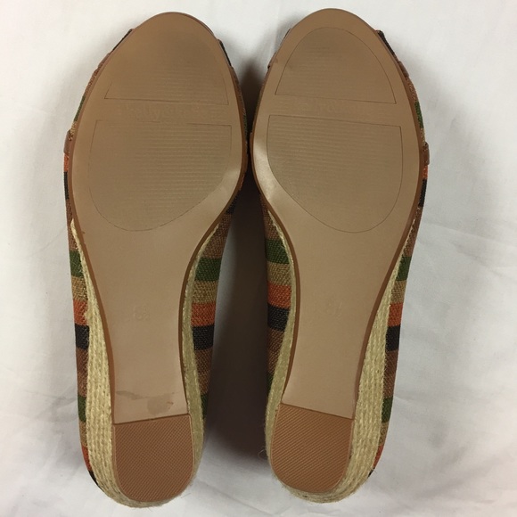 NWOT Canvas Multicolored Wedges - Picture 3 of 7